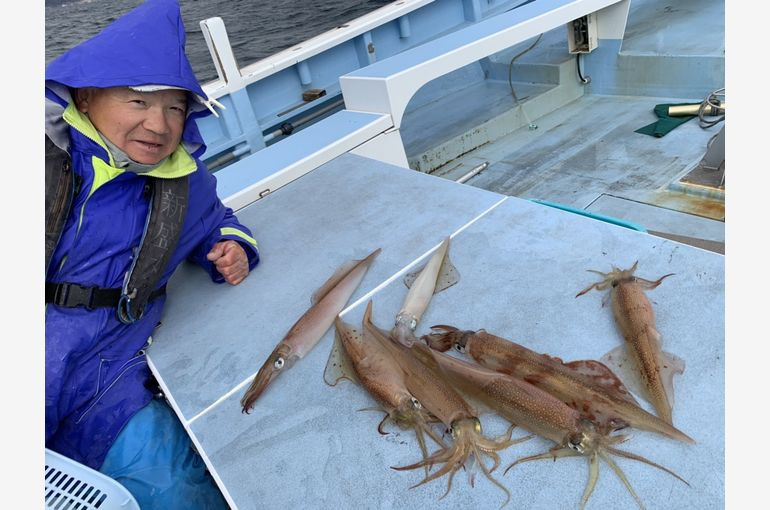 ２月４日（火）　ヤリイカ　マダイ　晴れ・凪