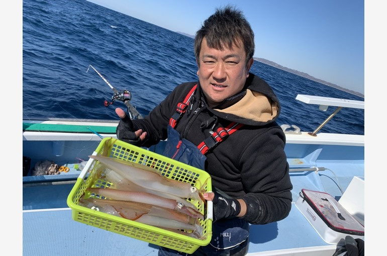 ２月１１日（火）　ヤリイカ　晴れ・北風