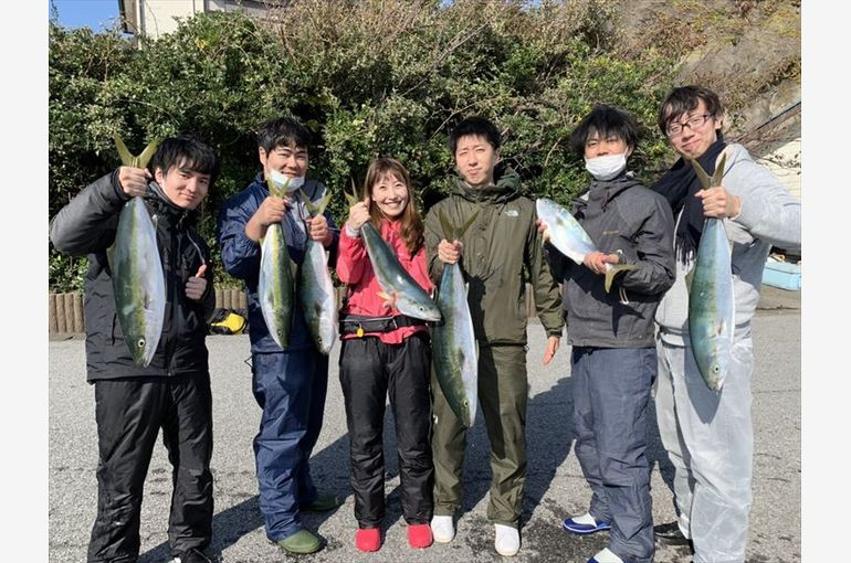 11月3日（火）　イナダ＆ワラサ　　仕立船　　雨のち晴れ・凪