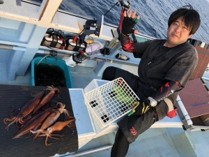 ８月２７日（火）　スルメイカ　晴れ・凪