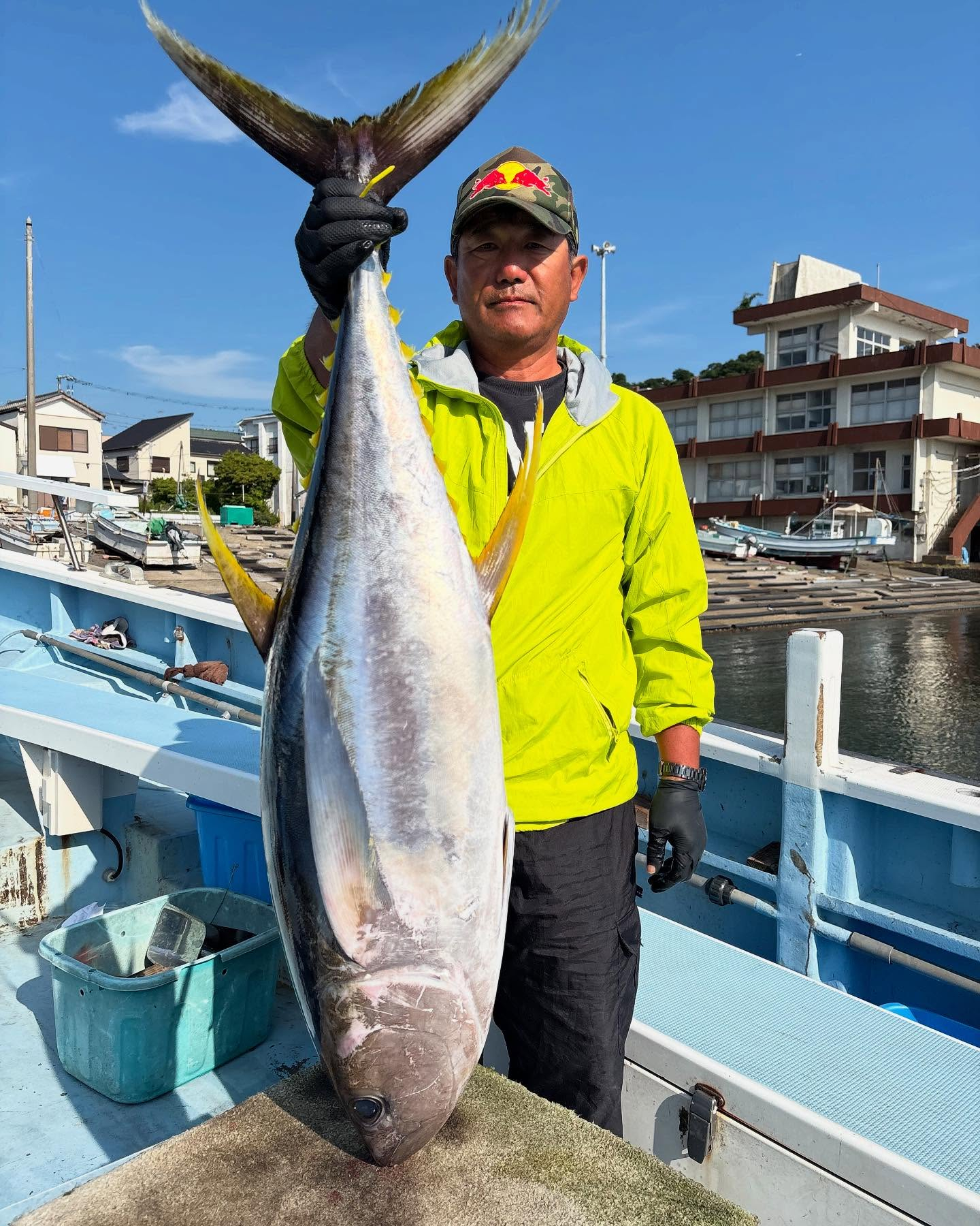 アジイサキ船とキハダマグロ船