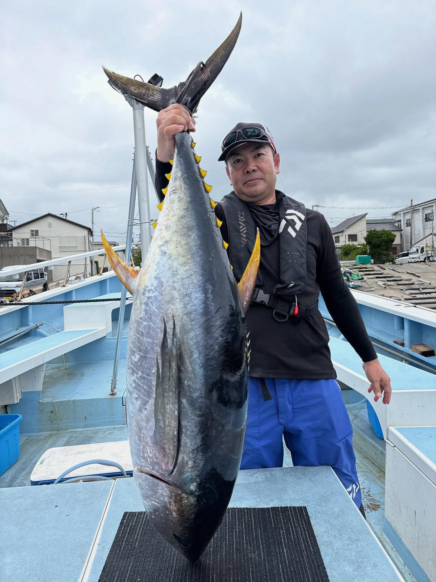 ワラサ船とキハダカツオ船