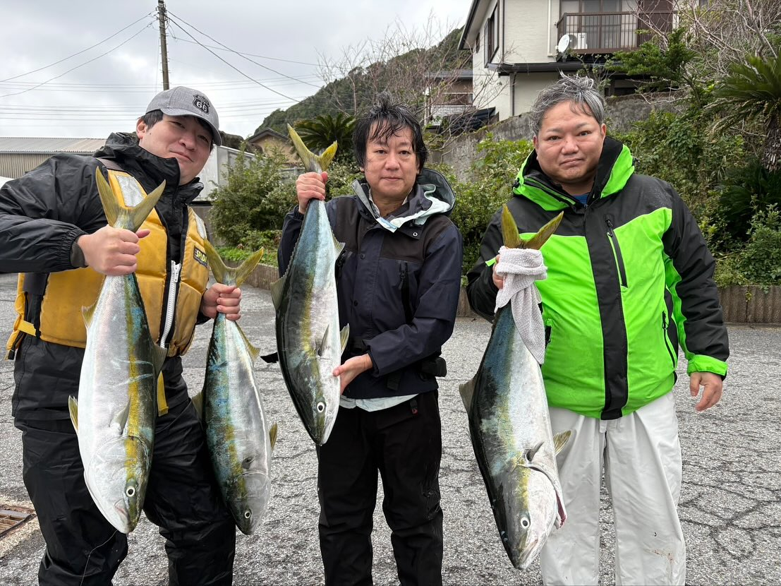 ワラサ船とキハダ船