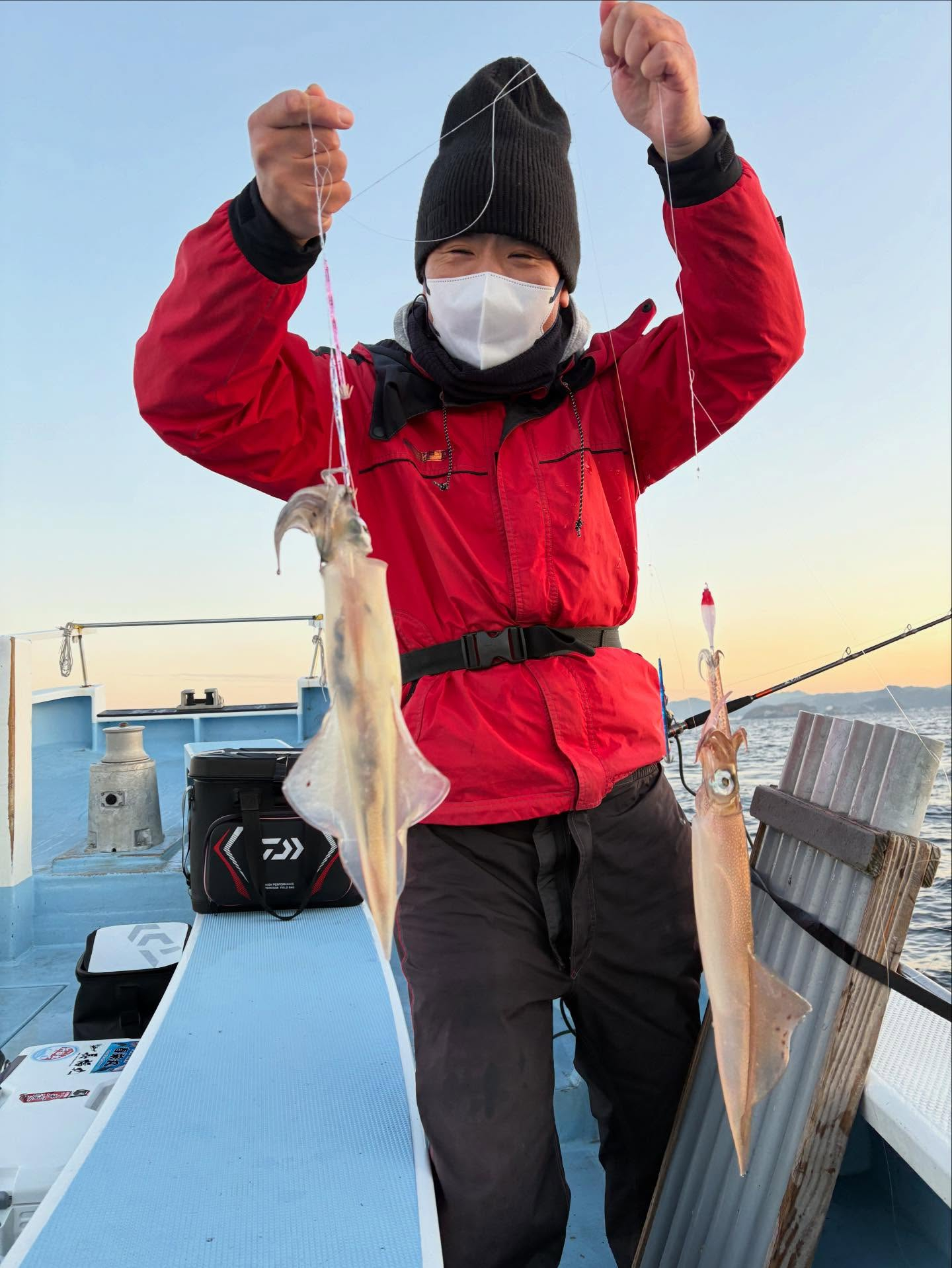 ヤリイカ船とマダイ五目船で出船してます