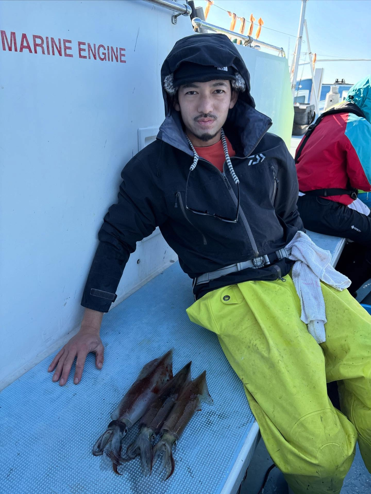 ヤリイカ船とマダイ五目船