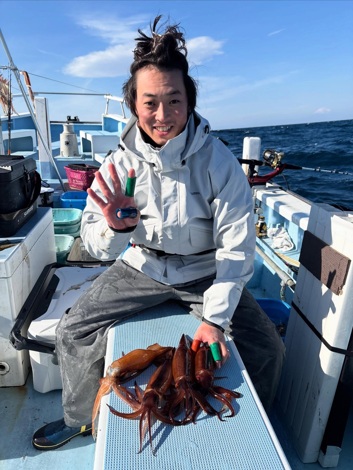 ヤリイカ船とマダイ五目船