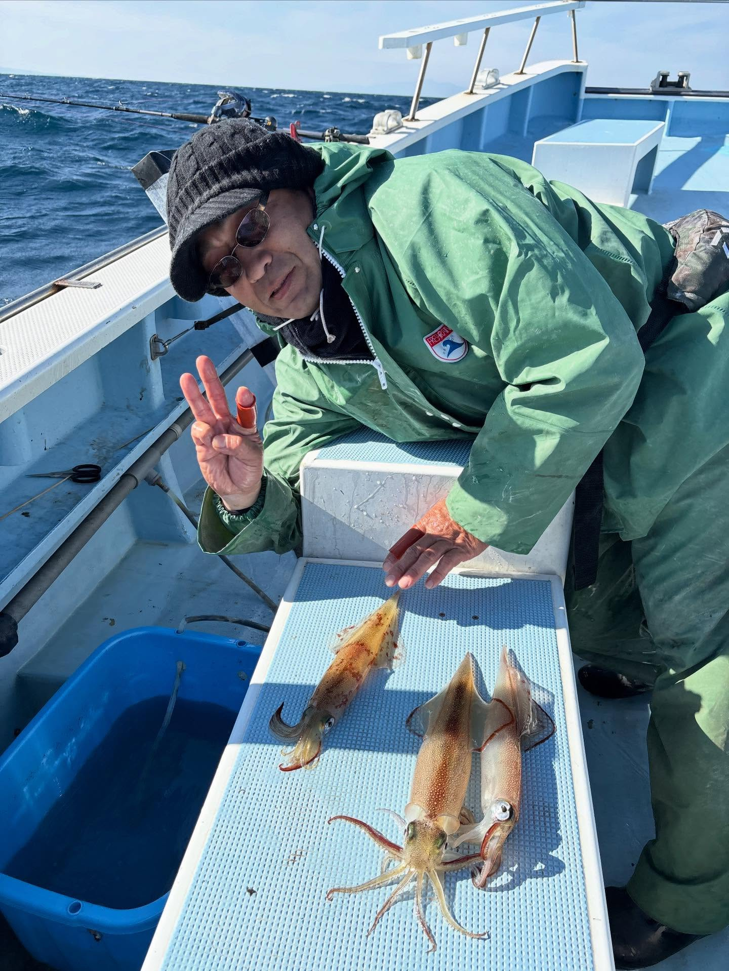 ヤリイカ船とマダイ五目船