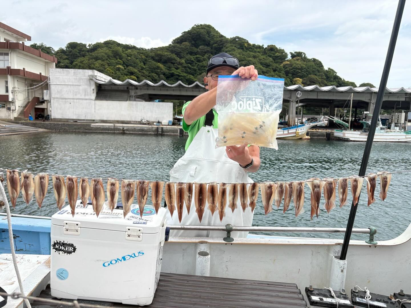 アジイサキ船とマルイカ船