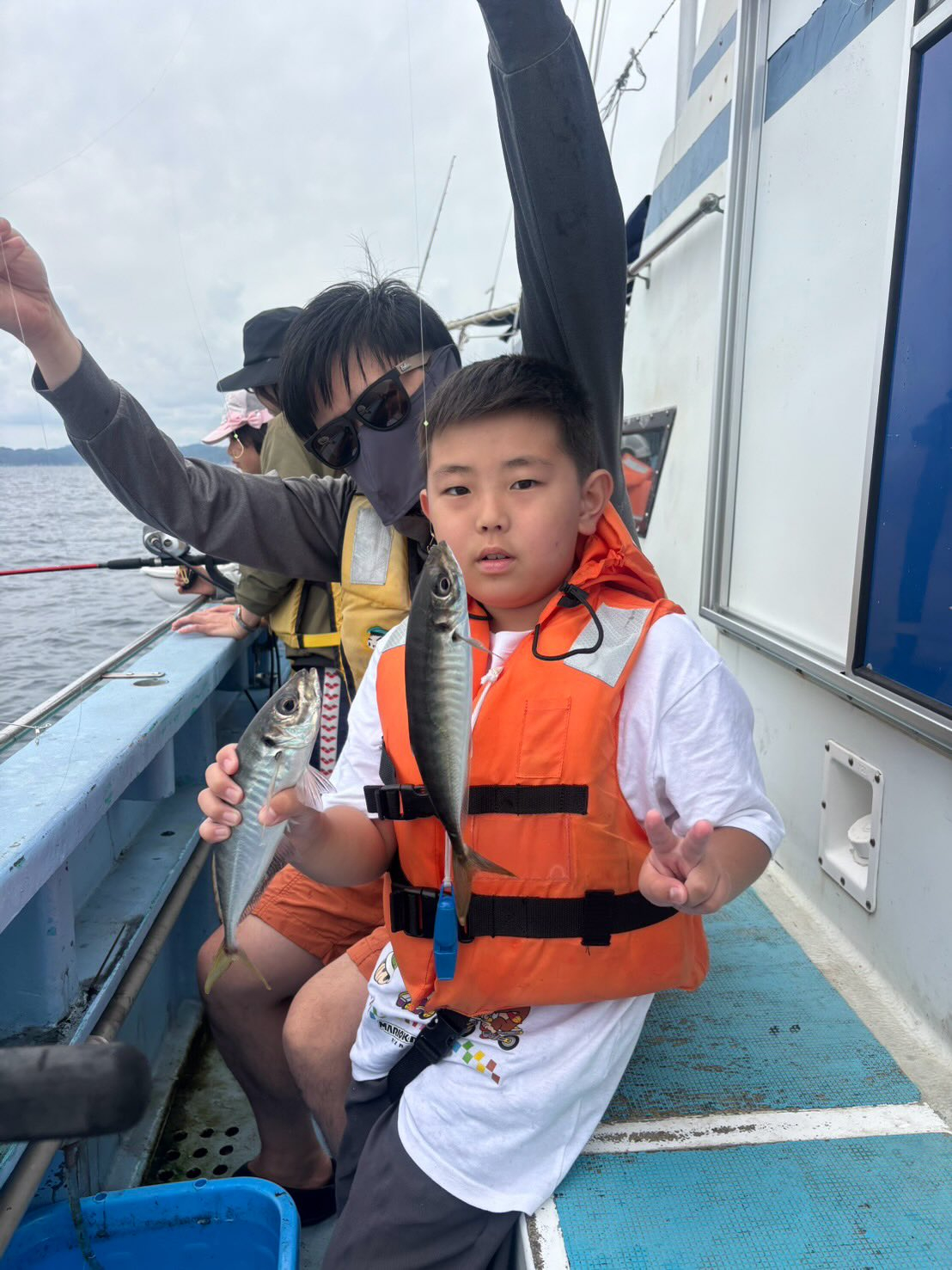 キハダマグロ船とファミリーアジ船