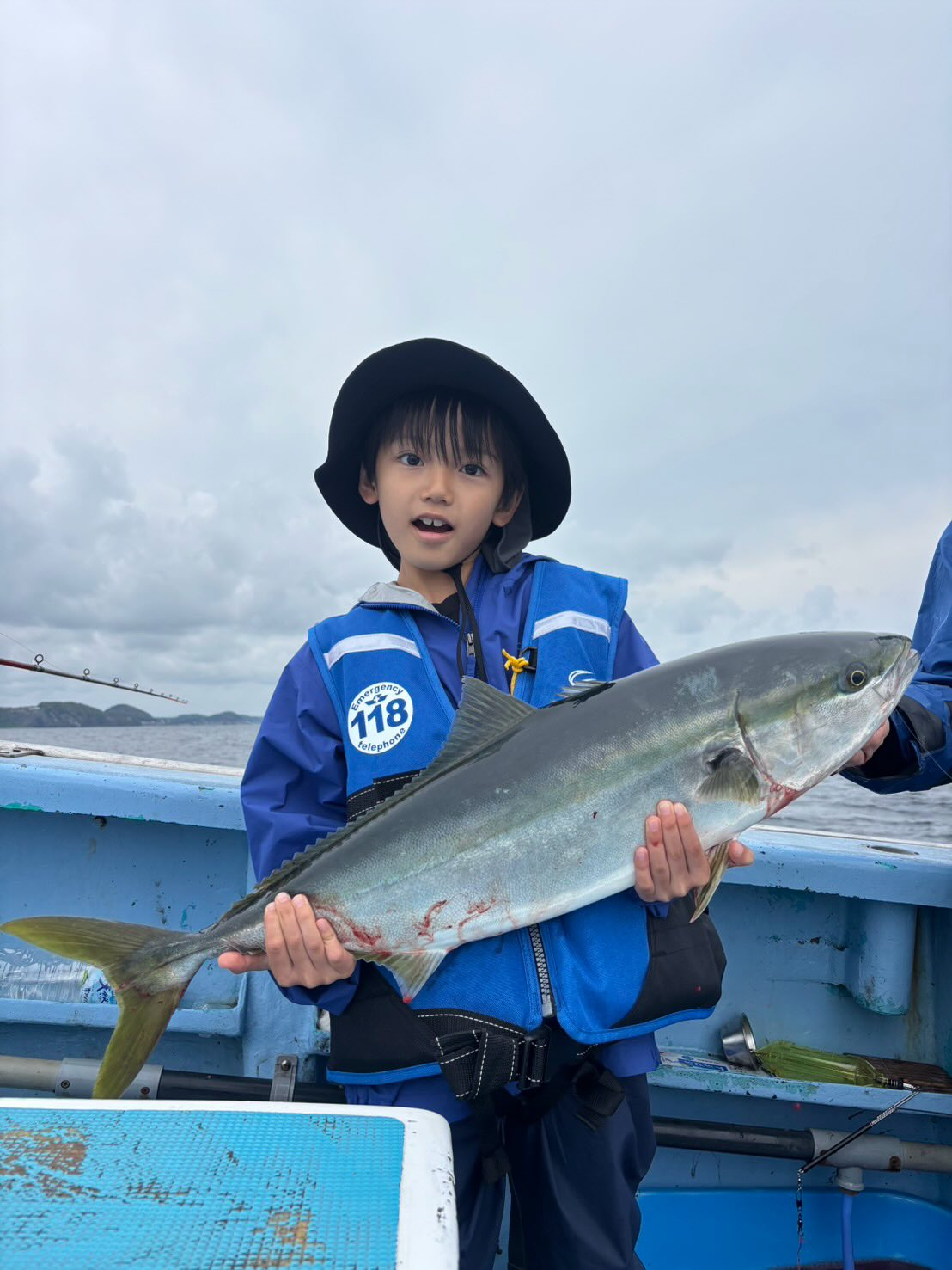 キハダマグロ船とファミリーアジ船