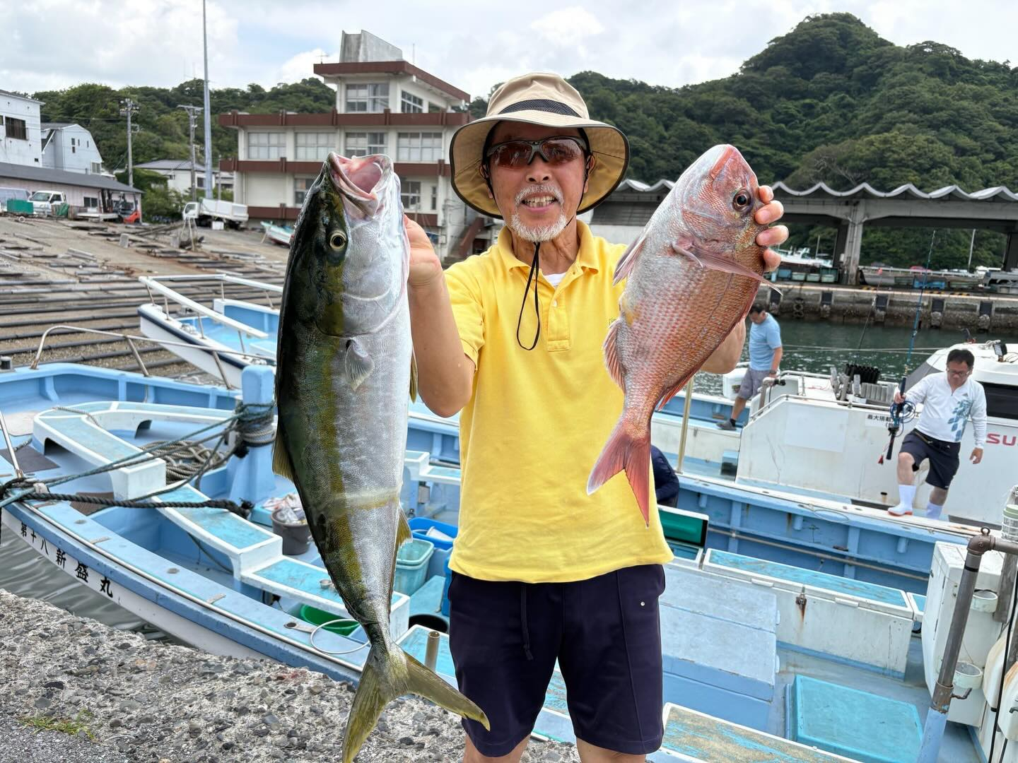 アジイサキ船とスルメイカ船