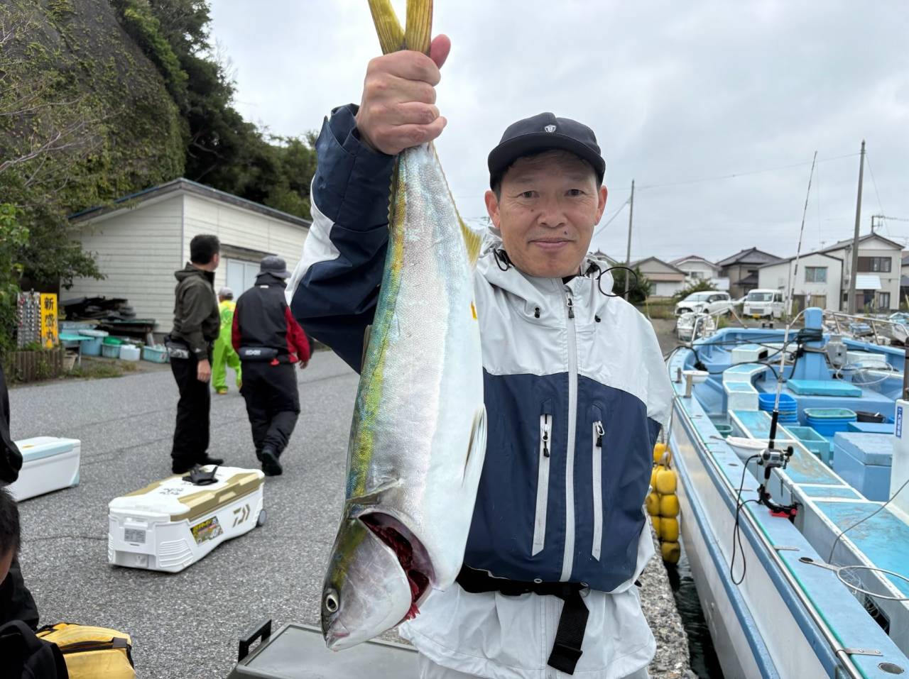 ワラサ船とスルメイカ船