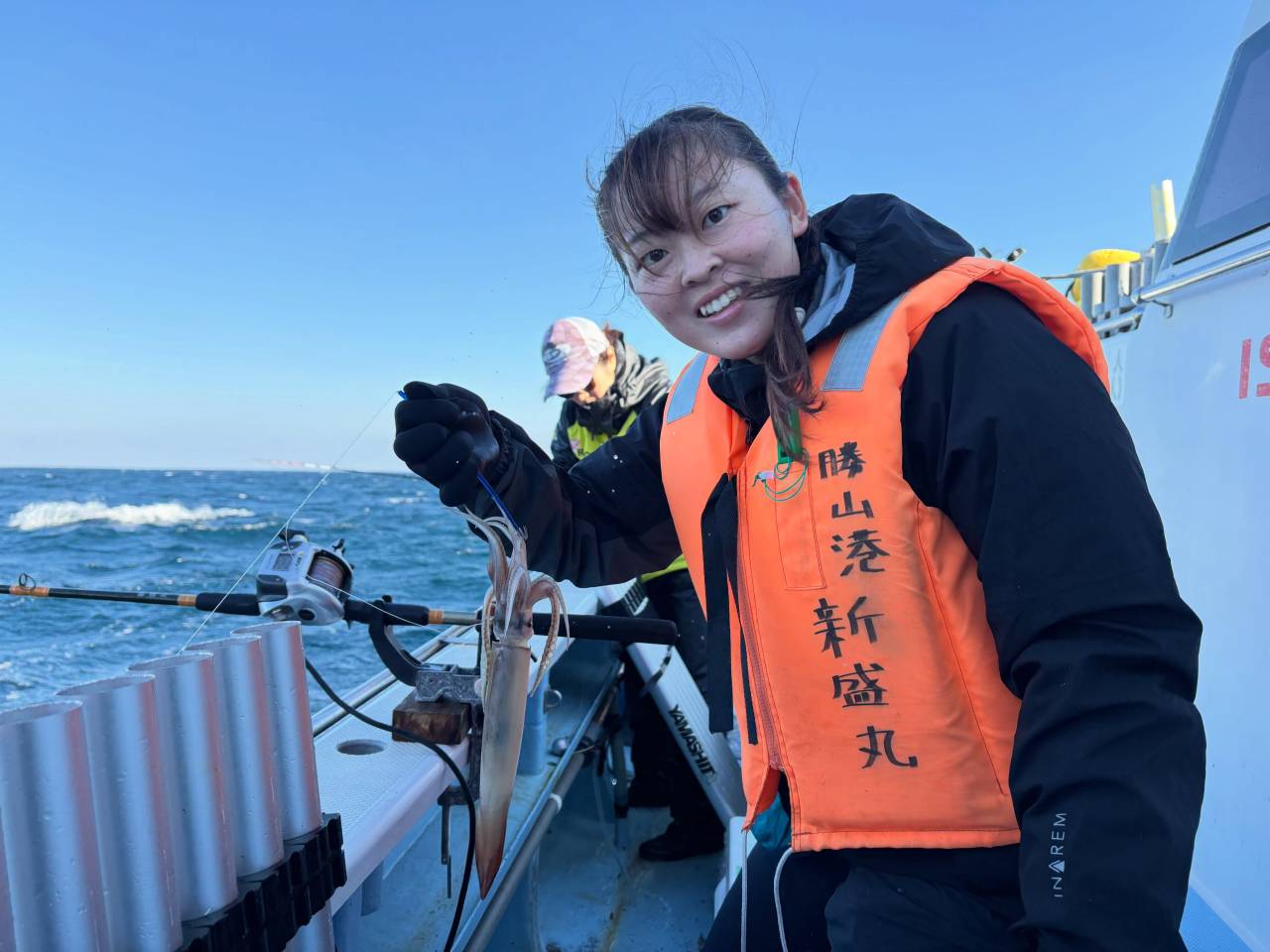 ワラサ船とスルメイカ船