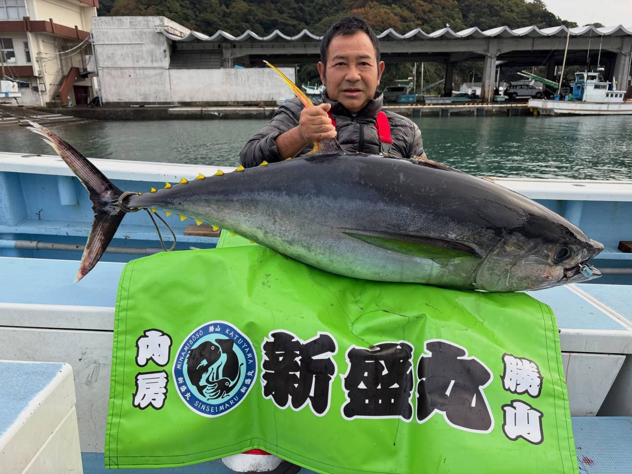 キハダマグロ船