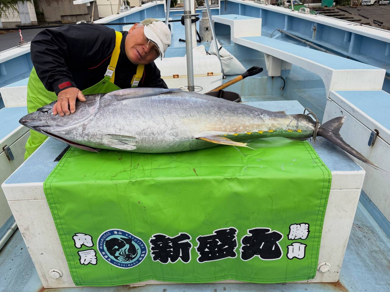 キハダマグロ船