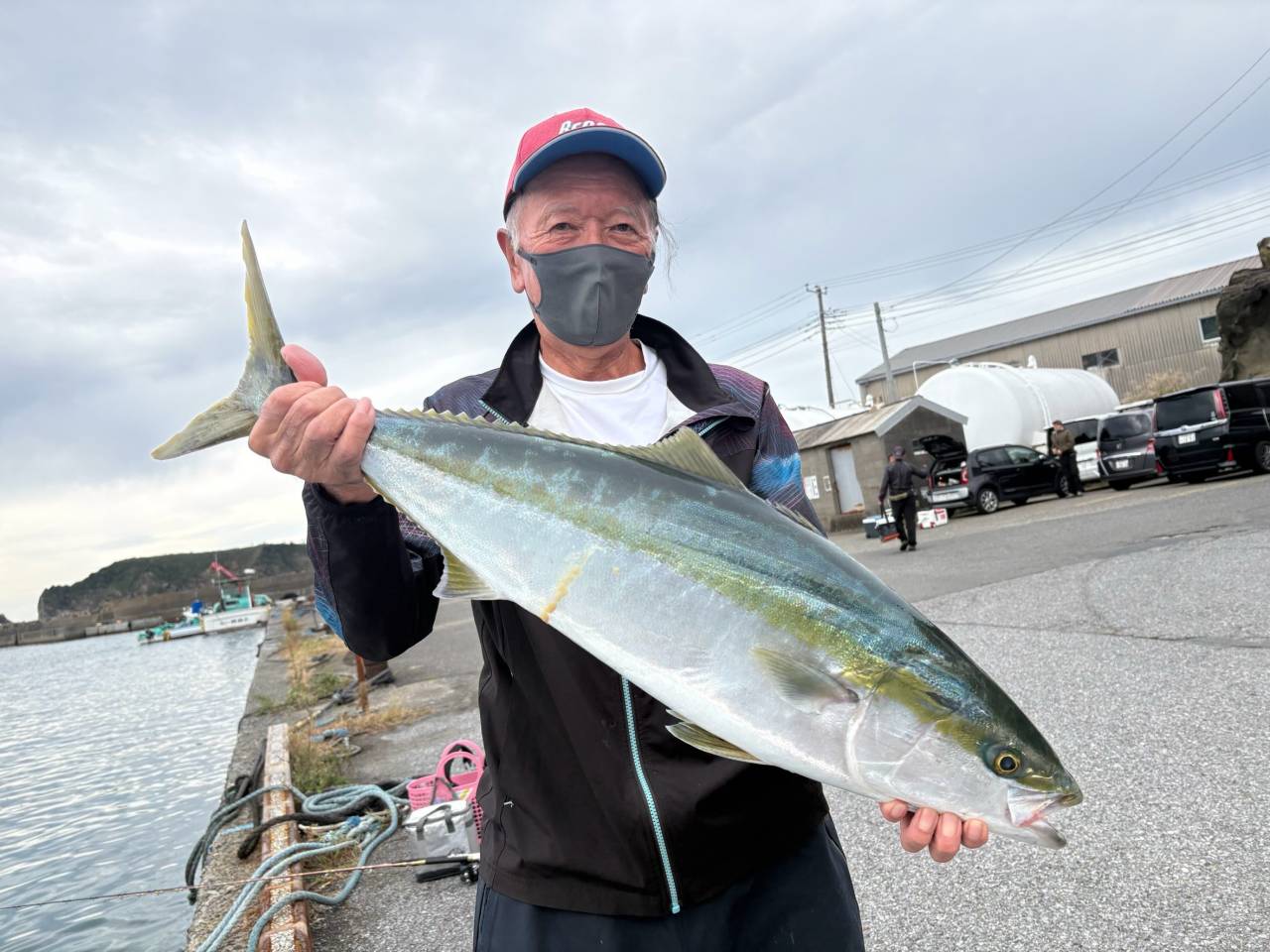 ワラサ船とキハダマグロ船