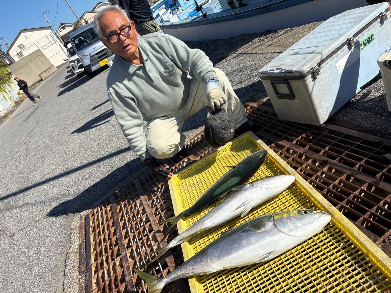 ワラサ船とキハダマグロ船