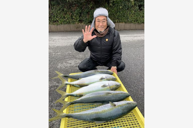 １２月２２日（木）　ヤリイカ　　ワラサ