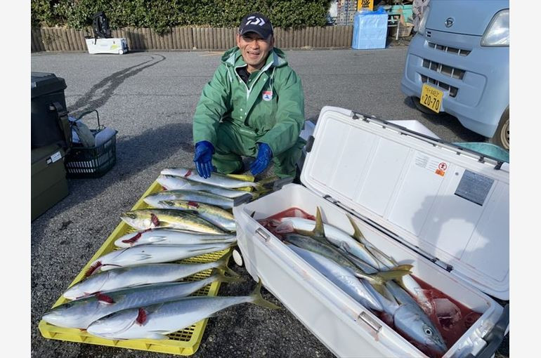 １２月３０日（金）　ヤリスルメ　　ワラサ