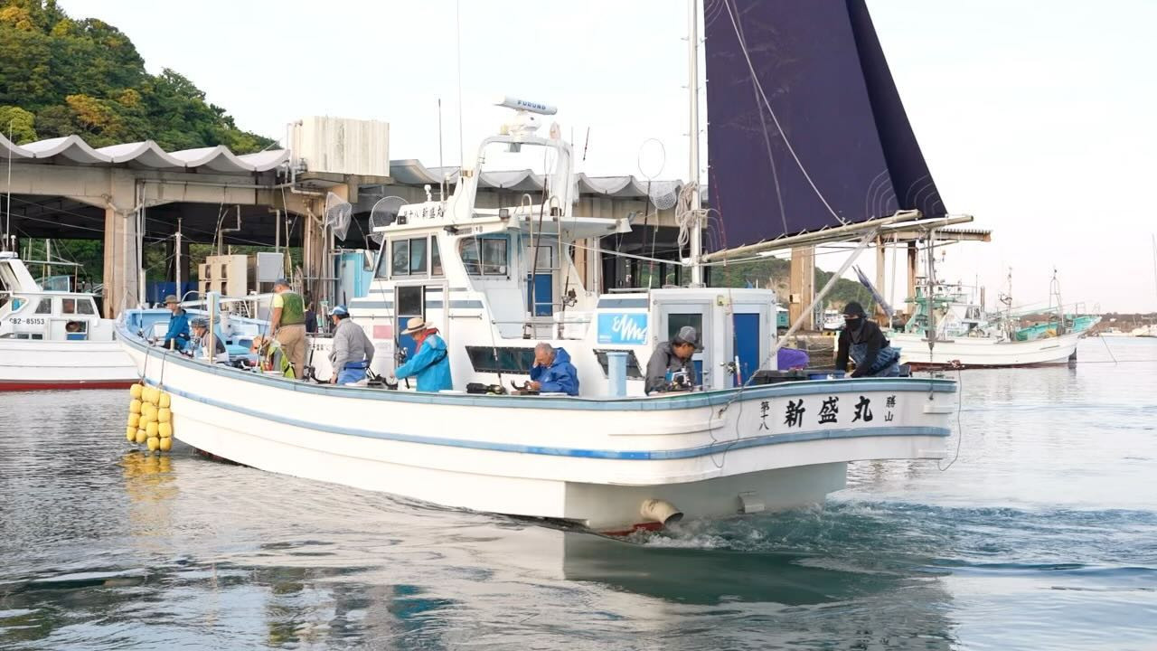 マダイ船と仕立のアジイサキ船